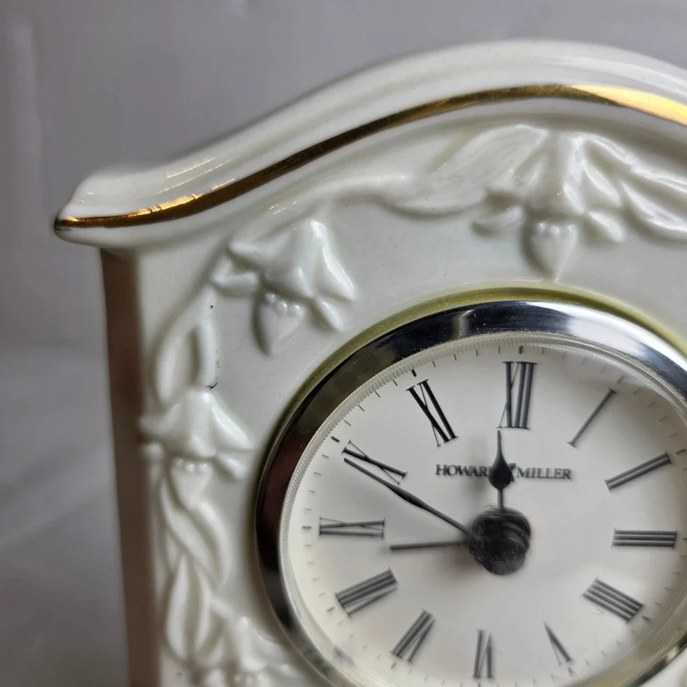 Vintage Howard Miller Ivory Porcelain Floral Clock Gold Roman Numeral Quartz